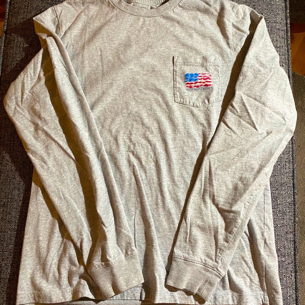 EUC Vineyard Vines long sleeve tee